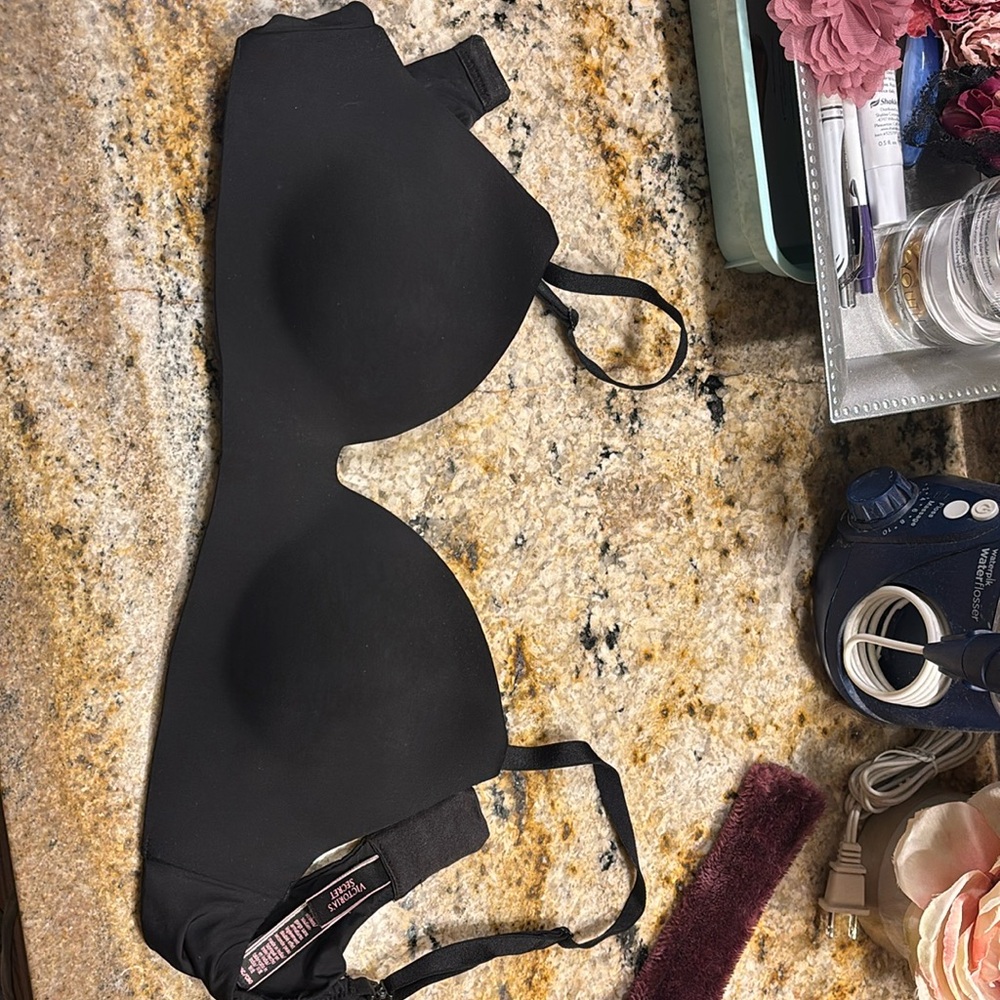 Victoria’s Secret wireless bra 36C